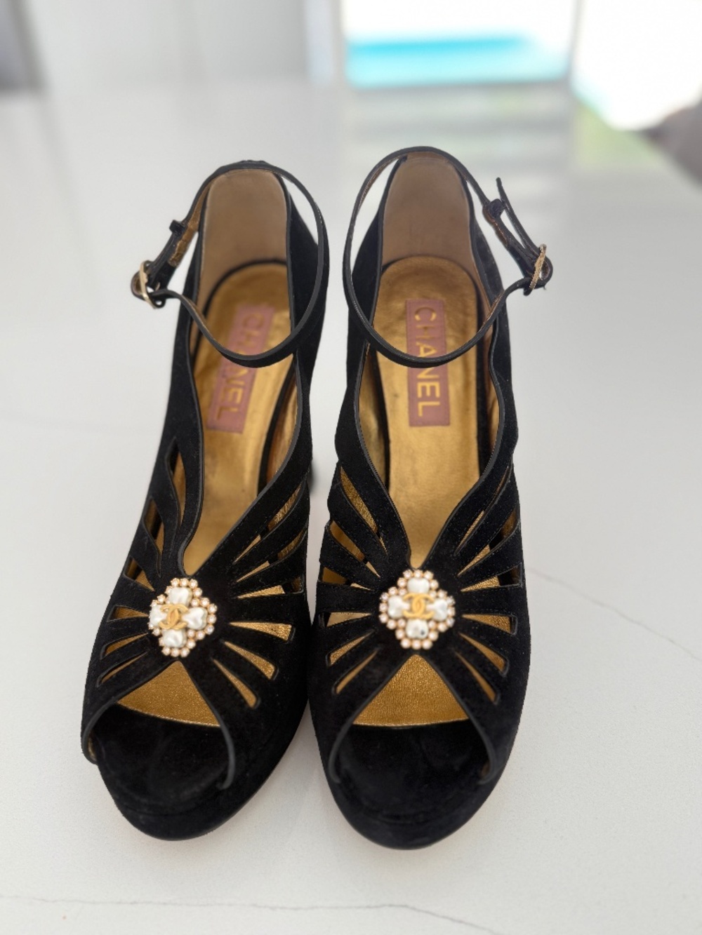 Chanel Suede Pearl Shamrock CC Heeled Sandals Black Heels Sz 40 - Picture 2 of 10